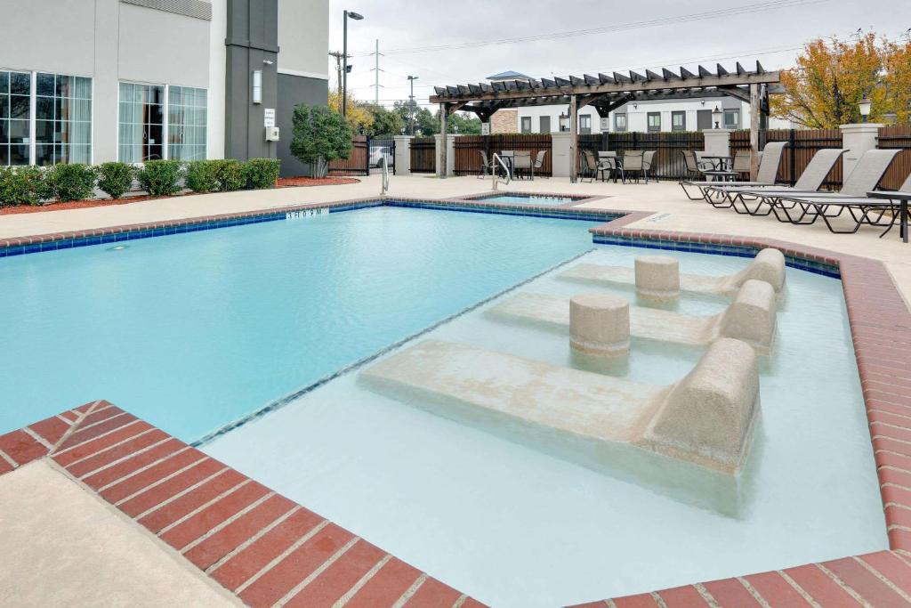 La Quinta by Wyndham Dallas Love Field Main image 2